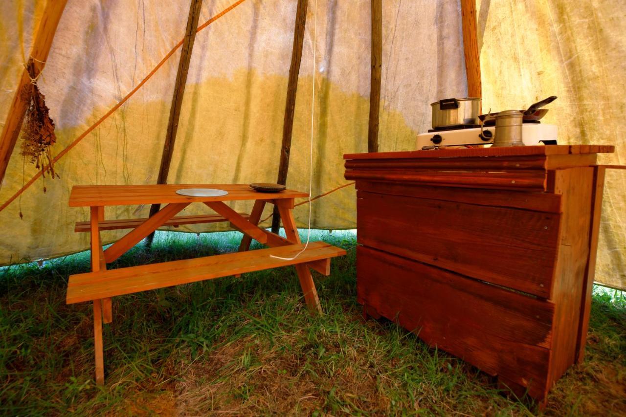 ホテル Fort Wapiti Zalasowa エクステリア 写真