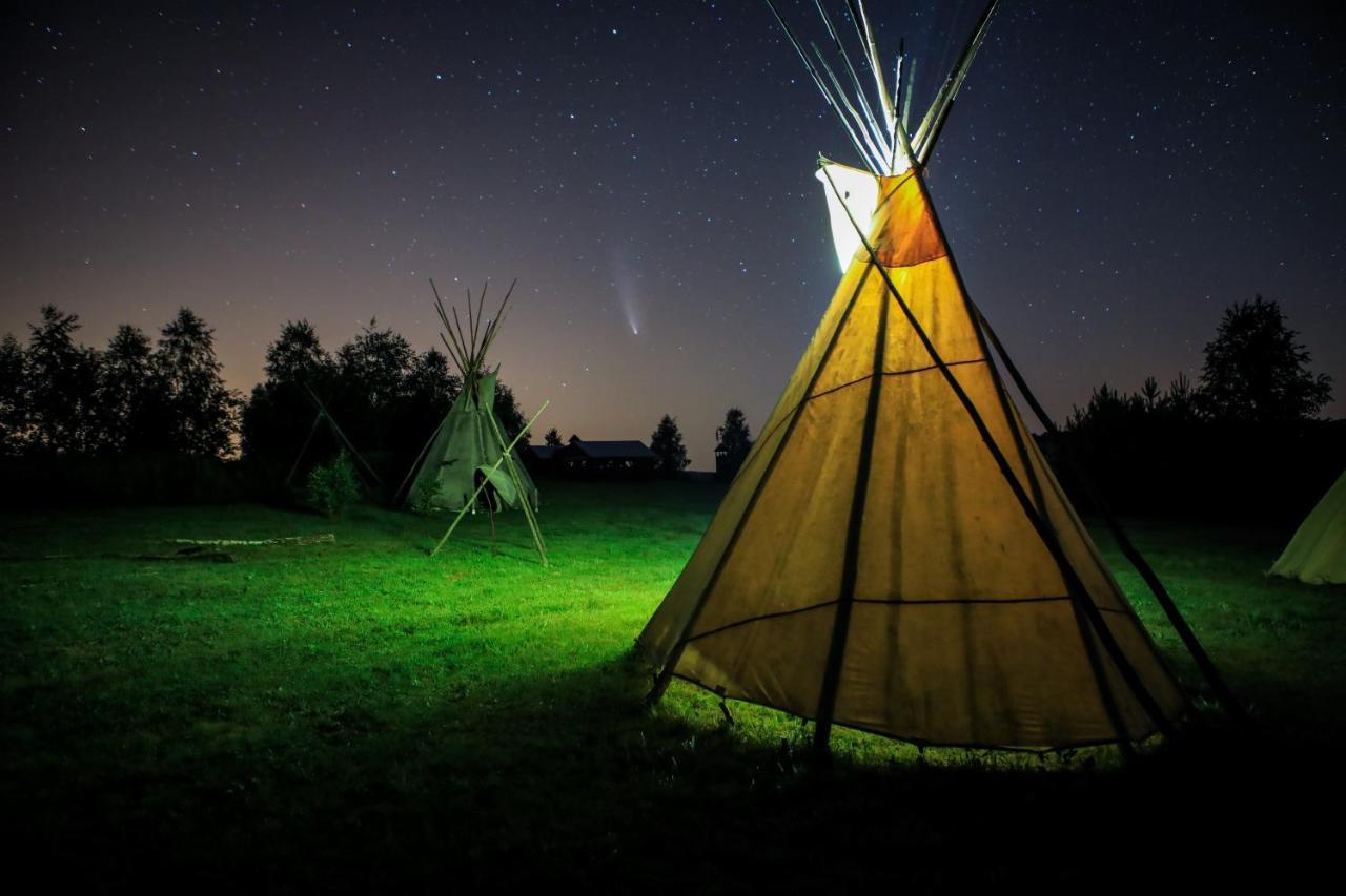 ホテル Fort Wapiti Zalasowa エクステリア 写真