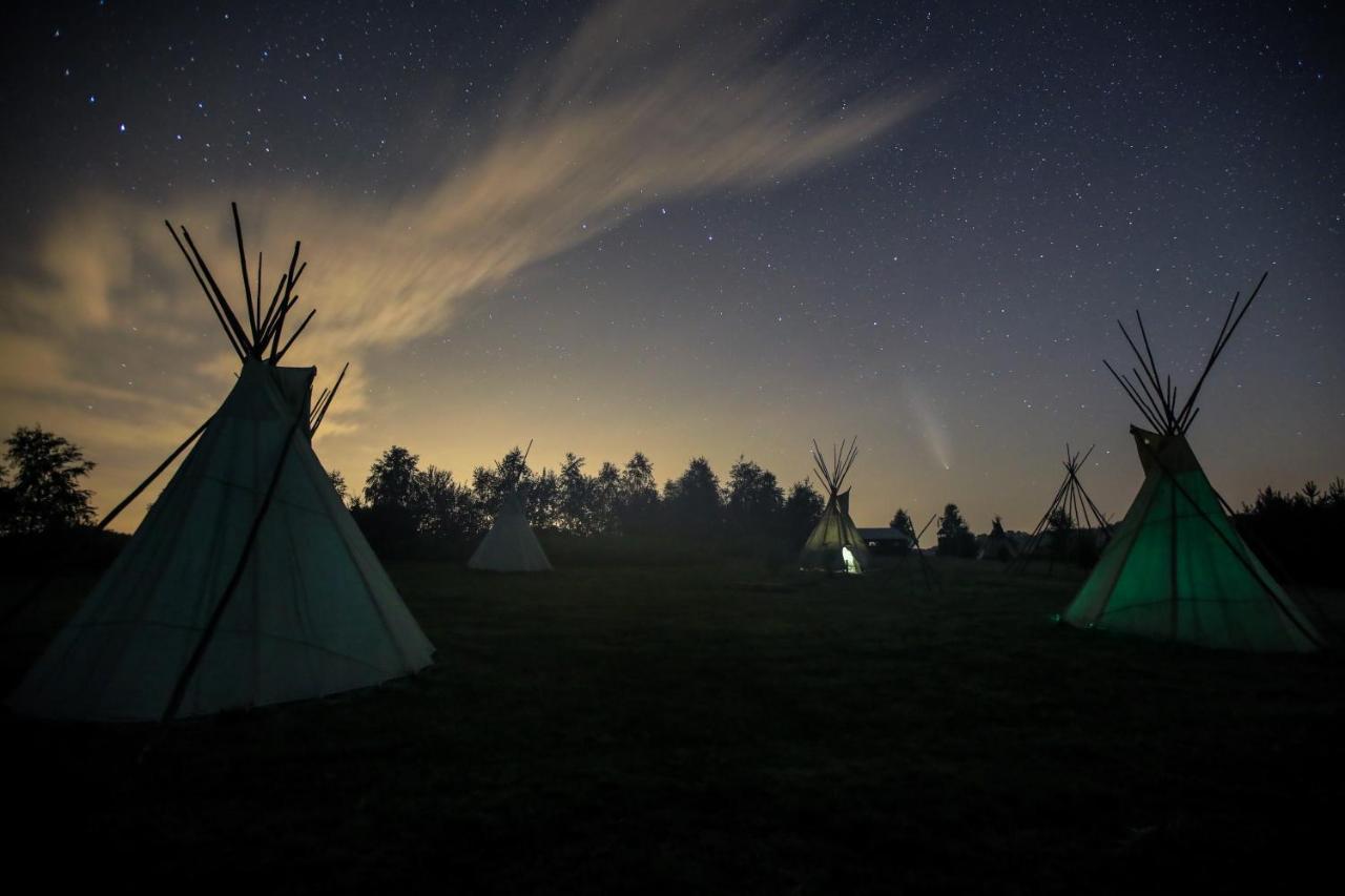 ホテル Fort Wapiti Zalasowa エクステリア 写真