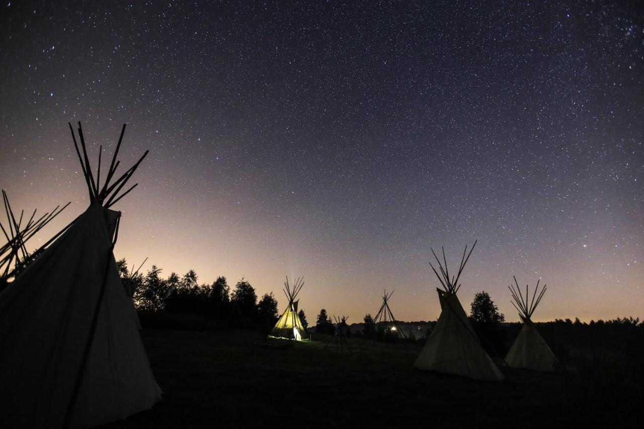 ホテル Fort Wapiti Zalasowa エクステリア 写真