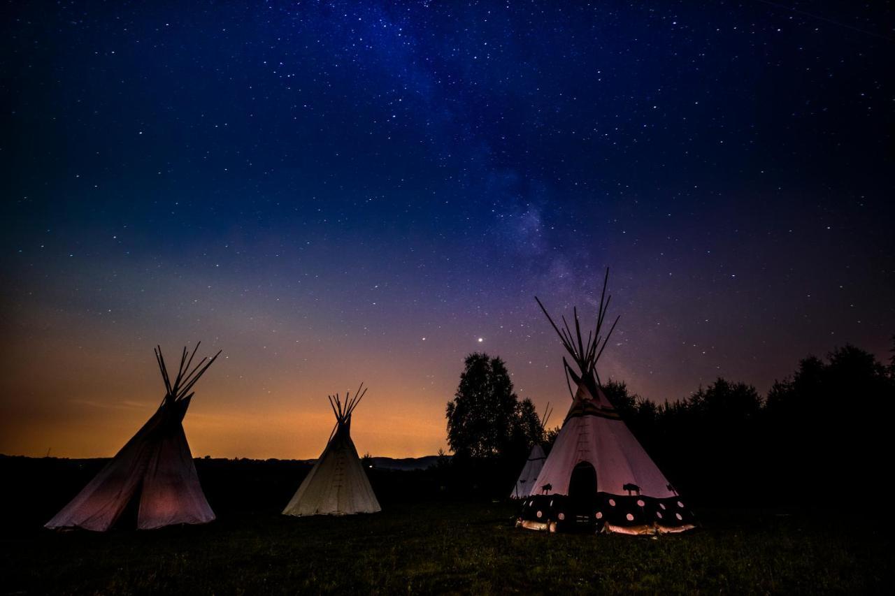 ホテル Fort Wapiti Zalasowa エクステリア 写真