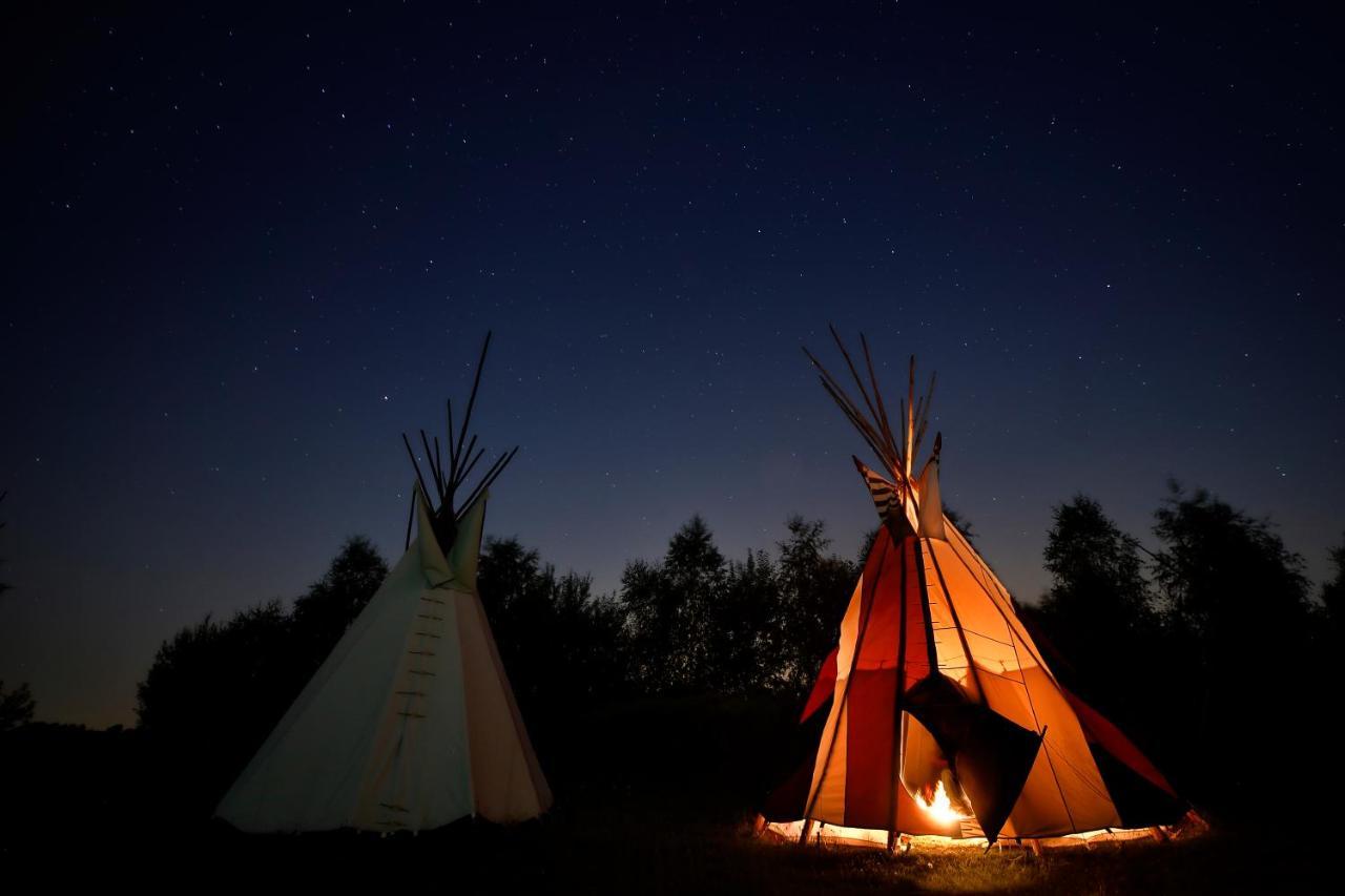 ホテル Fort Wapiti Zalasowa エクステリア 写真