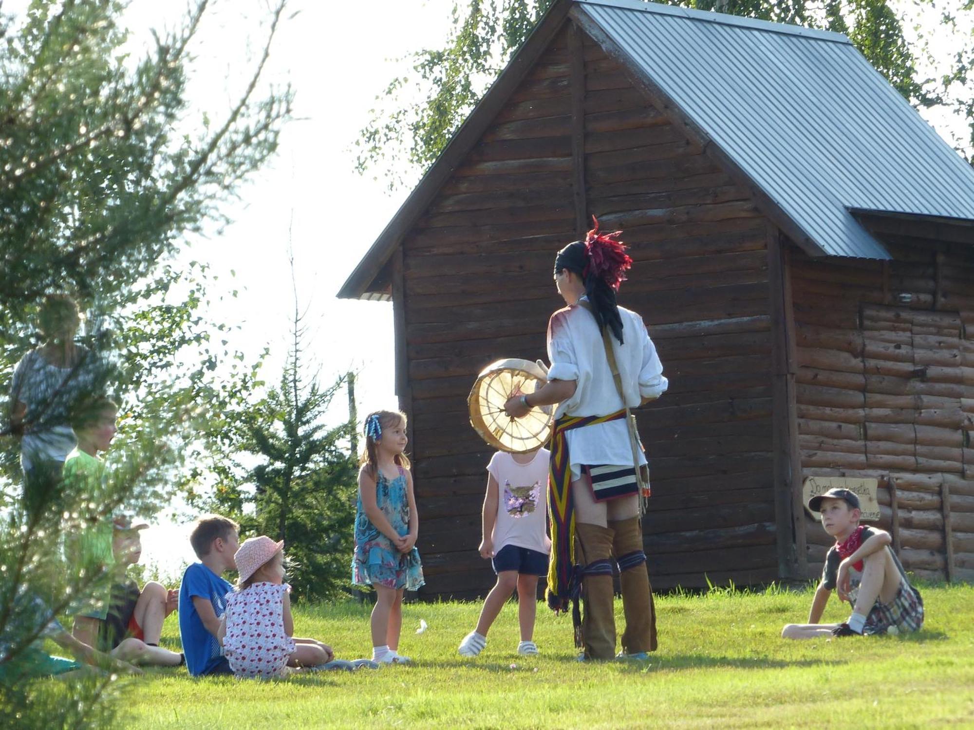 ホテル Fort Wapiti Zalasowa エクステリア 写真