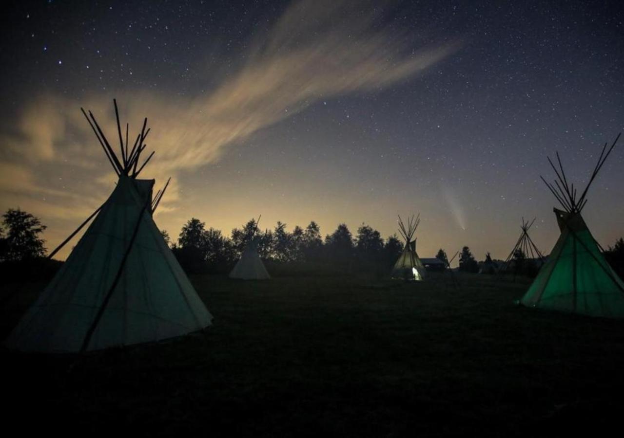 ホテル Fort Wapiti Zalasowa エクステリア 写真