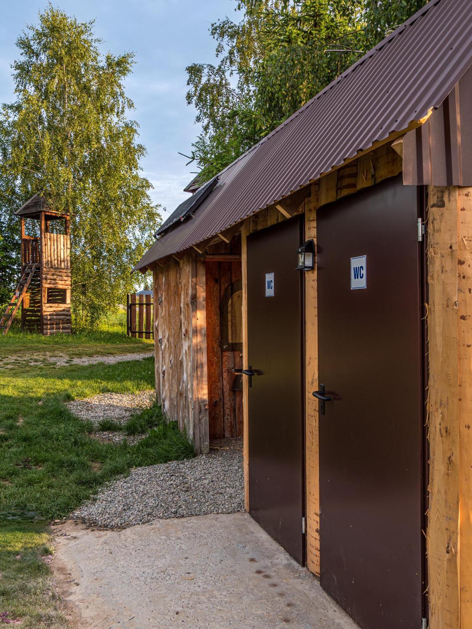 ホテル Fort Wapiti Zalasowa エクステリア 写真