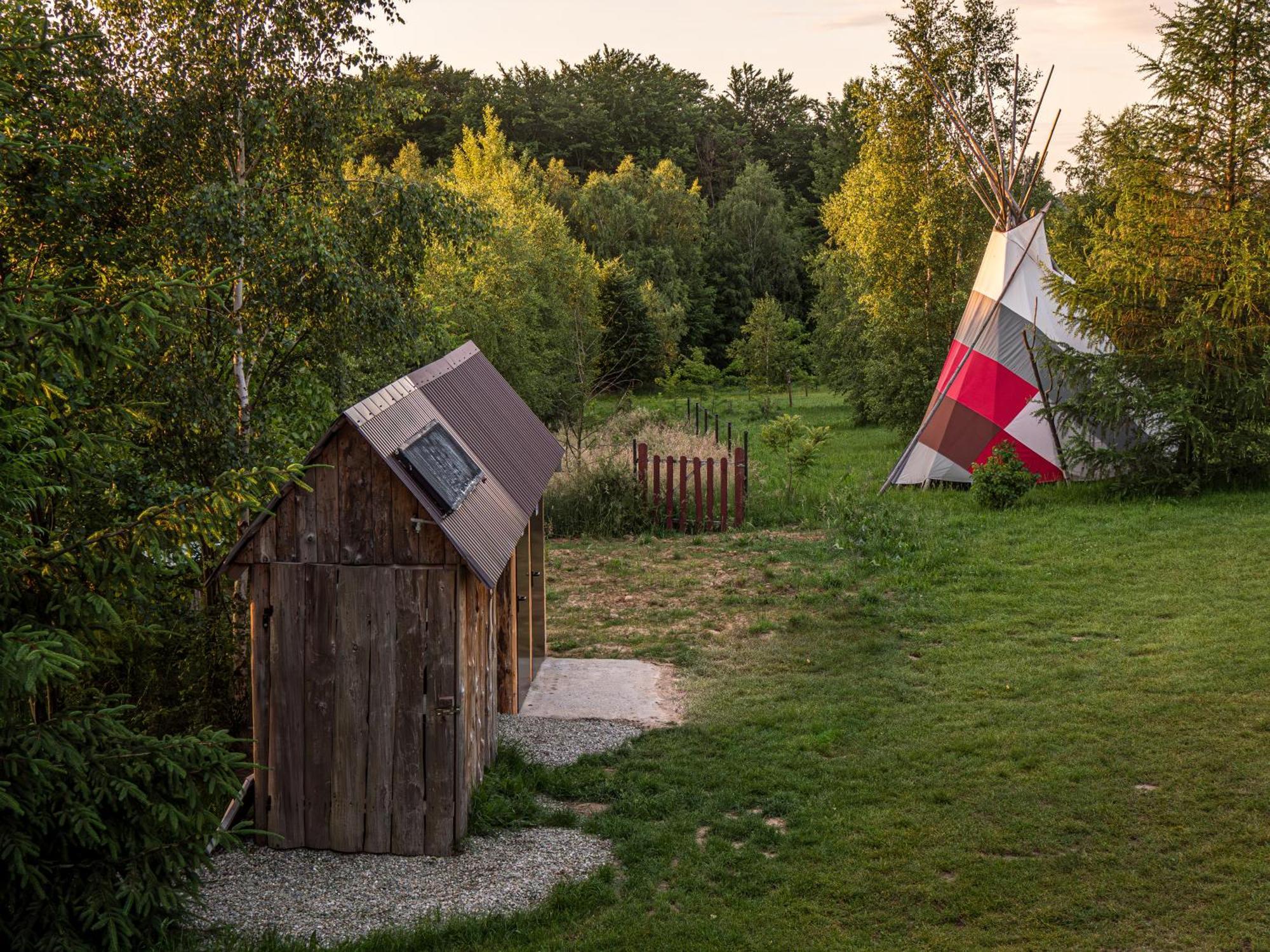 ホテル Fort Wapiti Zalasowa エクステリア 写真